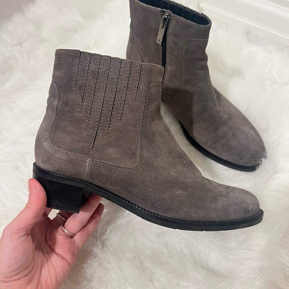 Aquatalia Oribella grey suede Leather Sole perfect for spring! - Picture 13 of 13